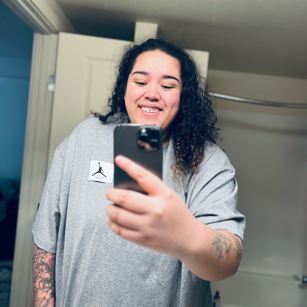 Meet your Posher, Phoenix